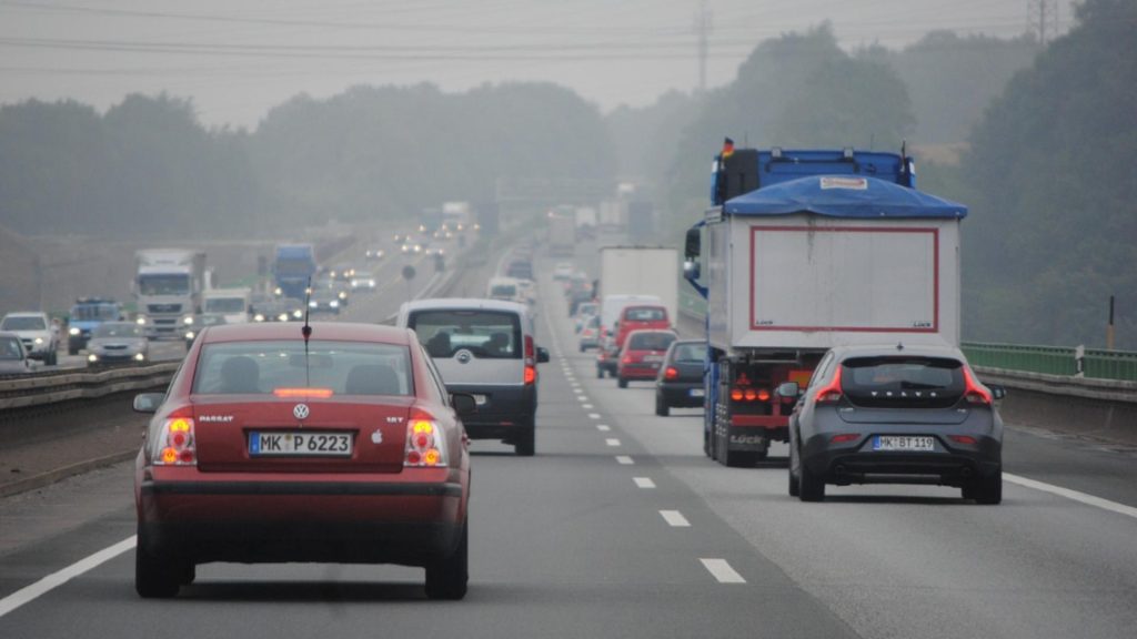 Culorile care te pot salva de la accidente. Cum să-ți vopsești mașina ca să ai siguranță în trafic