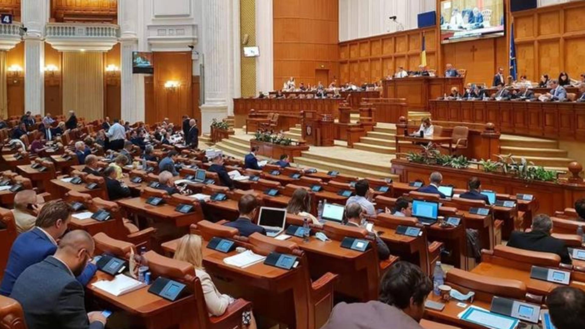 Unanimitate de voturi pentru validarea mandatele celor 331 de deputați