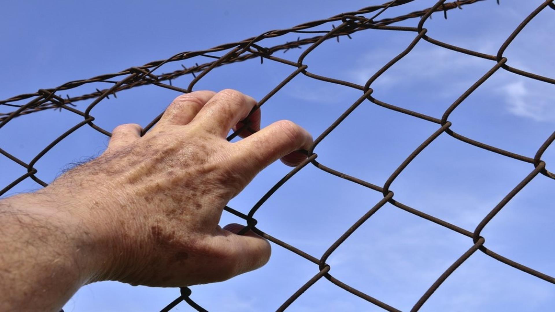 A fost prins deținutul din Galați care a fugit în timp ce era scos la muncă. Unde l-au găsit polițiștii?