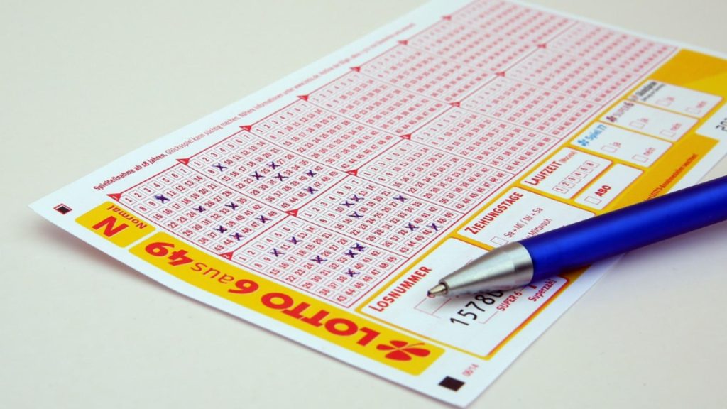 CINE este câştigătorul premiului la Loto în valoare de peste 325.000 de euro? Mesajul transmis jucătorilor: „Nu vă pierdeţi speranţa, jucaţi în continuare!”