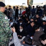 Un fost ministru din Coreea de Sud, implicat într-un scandal politic major. A încercat să se sinucidă după ce a recomandat impunerea legii marțiale