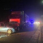 Accident RUTIER în Buzău. Trei tineri au fost răniți în urma coliziunii dintre o mașină și un camion