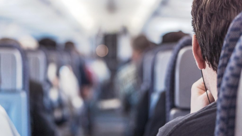 Un avion care a decolat de la București a aterizat de urgență în Austria. A apărut fum în cabina piloților