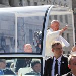 Dezvăluiri INEDITE făcute de Papa Francisc. A fost victima a două tentative de asasinat cu bomba