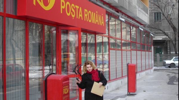 Poșta Română a lansat un nou serviciu, disponibil chiar și-n mediul rural: facturile vor putea fi plătite cu cardul, direct la poștaș