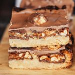 Prăjitură cu nuci și ciocolată, un desert de weekend, care îți va încânta papilele gustative