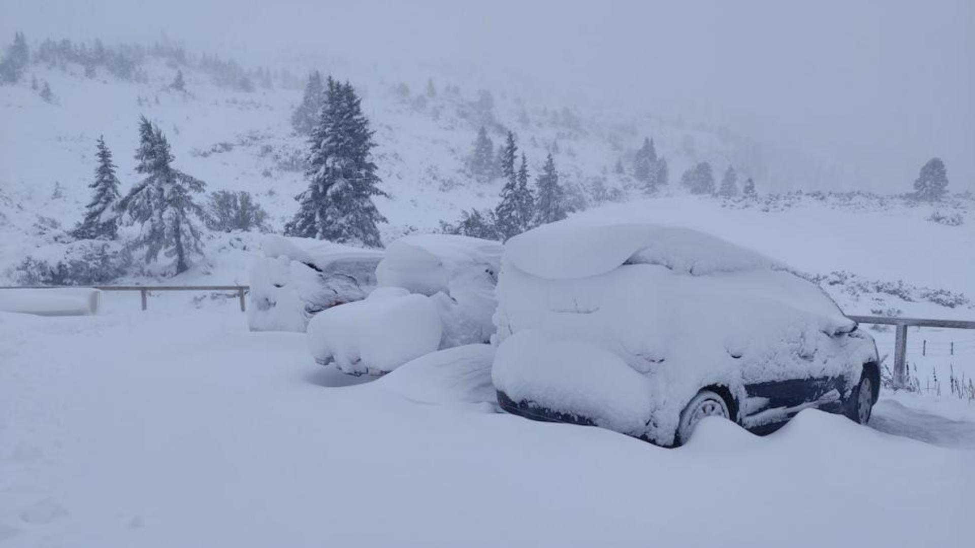 Risc de gradul trei din cinci pentru producerea de avalanșă în munții României. Avertismentul meteorologilor