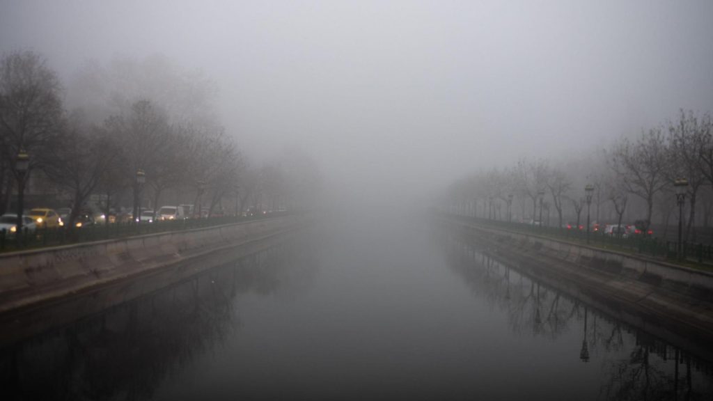 Cod galben de ceaţă densă, chiciură şi gheţuş în mai multe judeţe din țară, luni dimineață. Probleme și Capitală