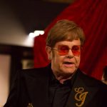 Elton John, probleme grave de sănătate. Veteranul pop-ului britanic nu mai poate urca pe scenă , pentru moment