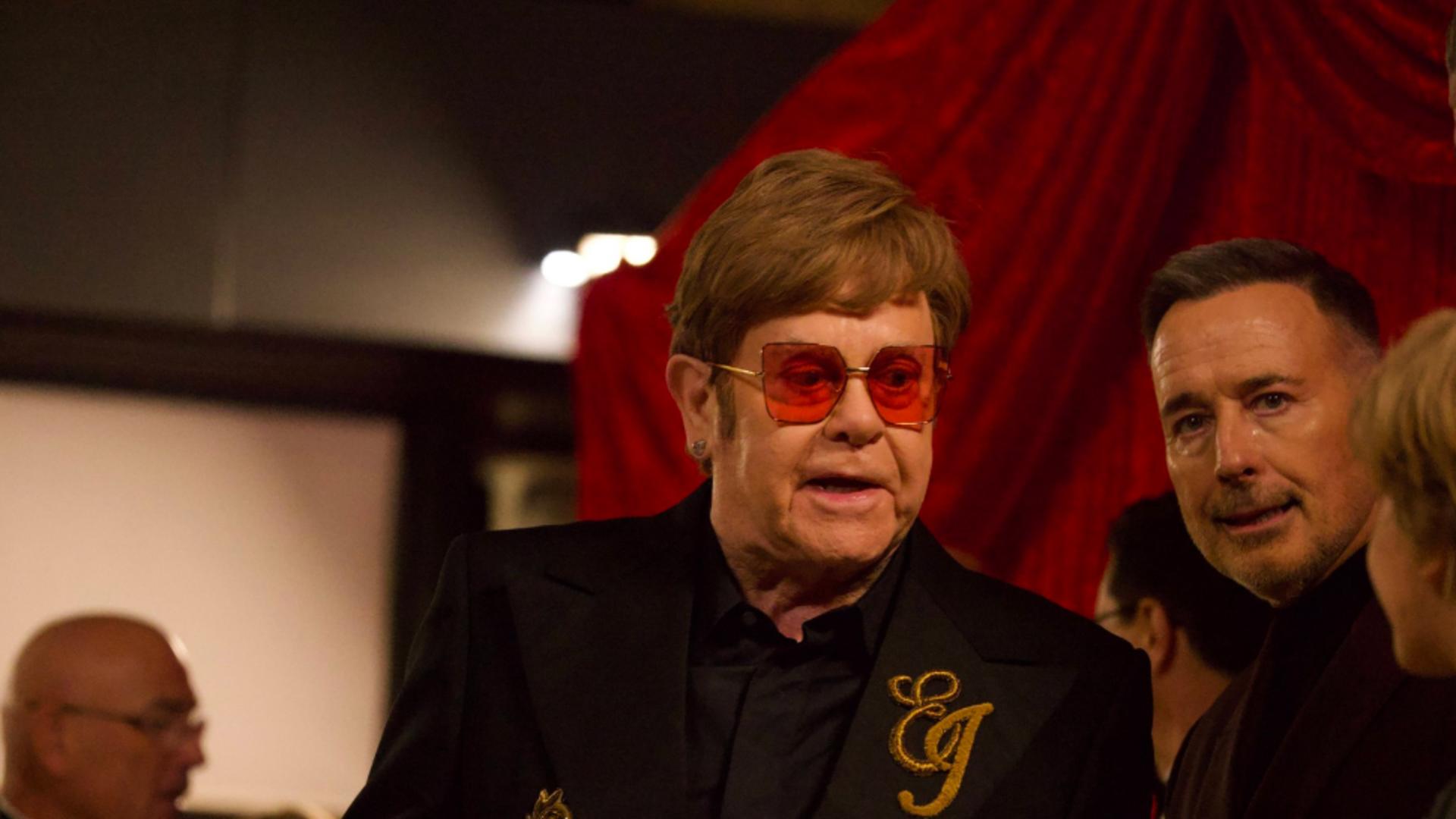 Elton John, probleme grave de sănătate. Veteranul pop-ului britanic nu mai poate urca pe scenă , pentru moment