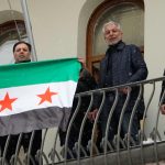 O nouă eră pentru Siria: Steagul opoziției a fost arborat pe ambasada din Rusia