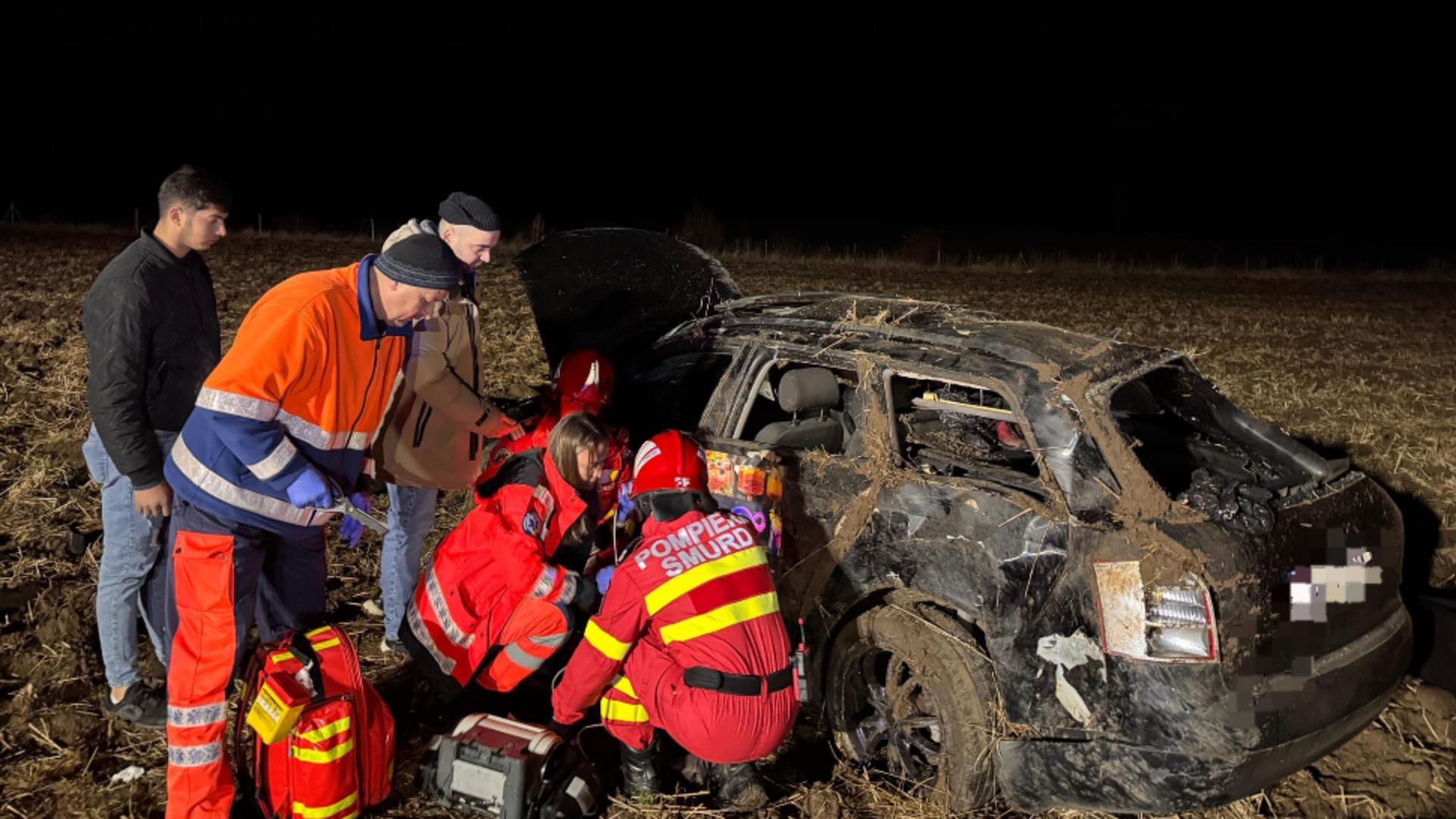 Accident grav pe DN1. Un om a fost prins sub un autoturism răsturnat