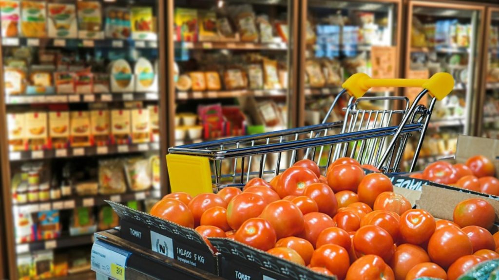 Amenzi de peste 4 milioane de lei, date de ANSVSA după trei zile de controale în supermarketuri şi hipermarketuri înainte de Sărbători