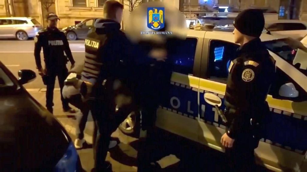 O altercație pe o stradă din Timișoara s-a lăsat cu o persoană înjunghiată, iar o alta în cătușe