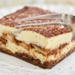 Cum să faci Tiramisu din cozonacul rămas de la masa de Crăciun. Rețeta rapidă și delicioasă din doar câteva ingrediente