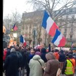 Manifestații la Ambasada României din Paris de susținere a lui Călin Georgescu