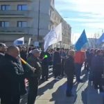 Ordonața sărăciei scoate iar oamenii în stradă. Protest uriaș la Mangalia: peste 200 de oameni riscă să rămână fără un loc de muncă