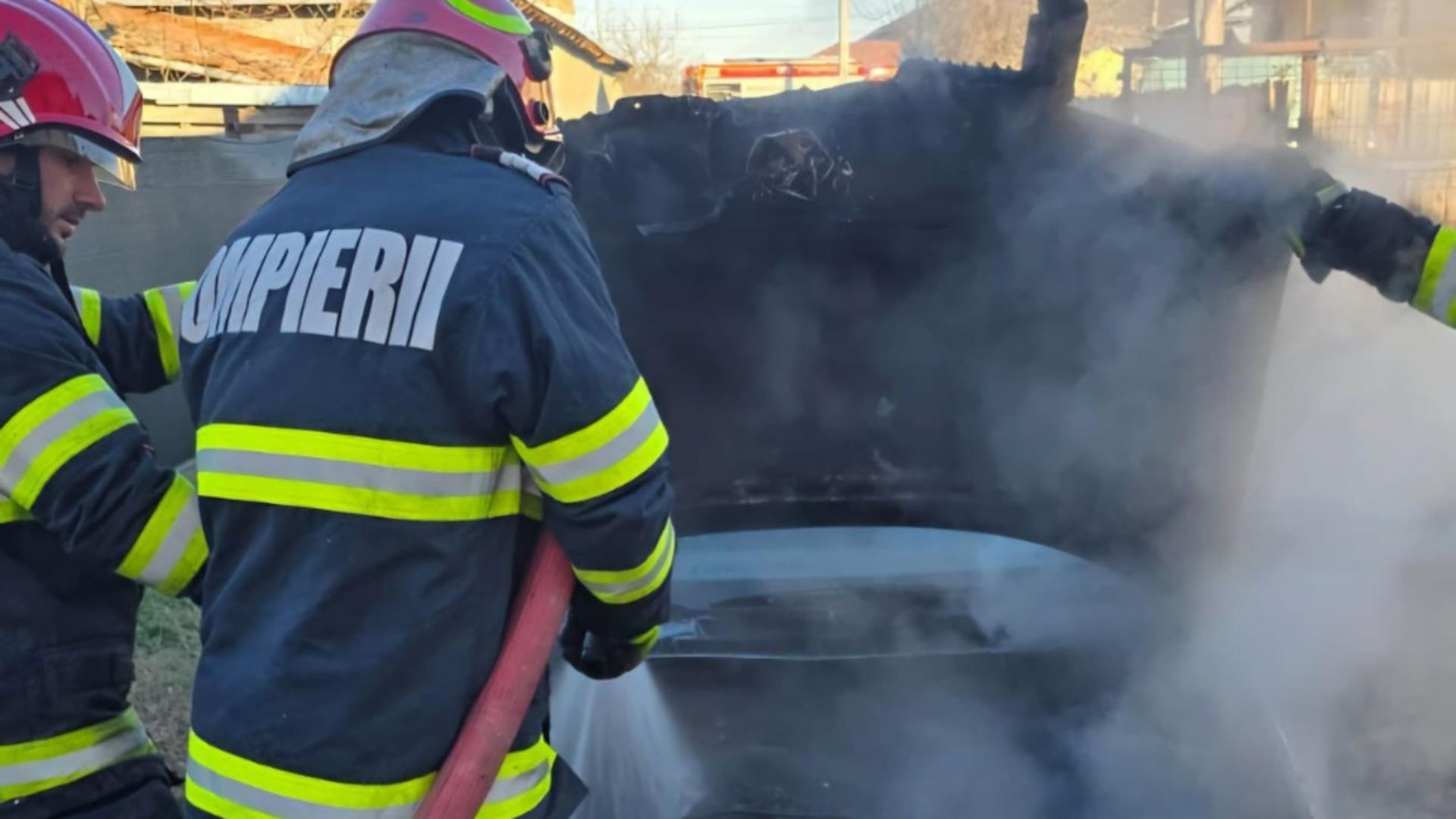 Incendiu ln tramvai electric lângă Spitalul de Copii din Timişoara. Călătorii s-au autoevacuat