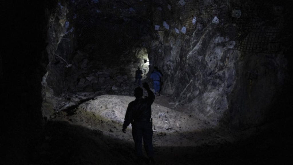 Tragedie într-o mină abandonată: Cel puțin 100 de oameni au MURIT de foame și de deshidratare