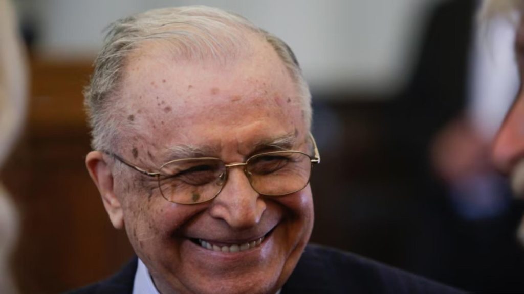 Cât trebuie să mai stea Klaus Iohannis la Cotroceni ca să îl depășescă pe Ion Iliescu