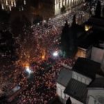 Continuă protestele de amploare pentru aderarea la UE. Mii de oameni au mărșăluit în fața Parlamentului