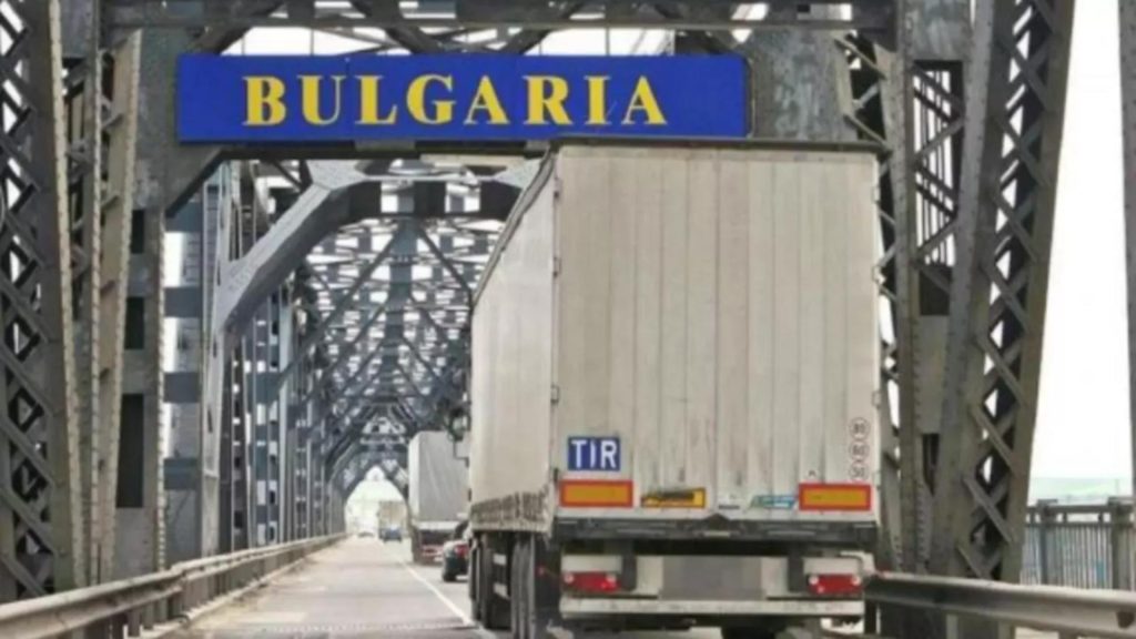 Bulgarii cer eliminarea taxelor pe podul Giurgiu-Ruse, după cozile interminabile din ultimele zile