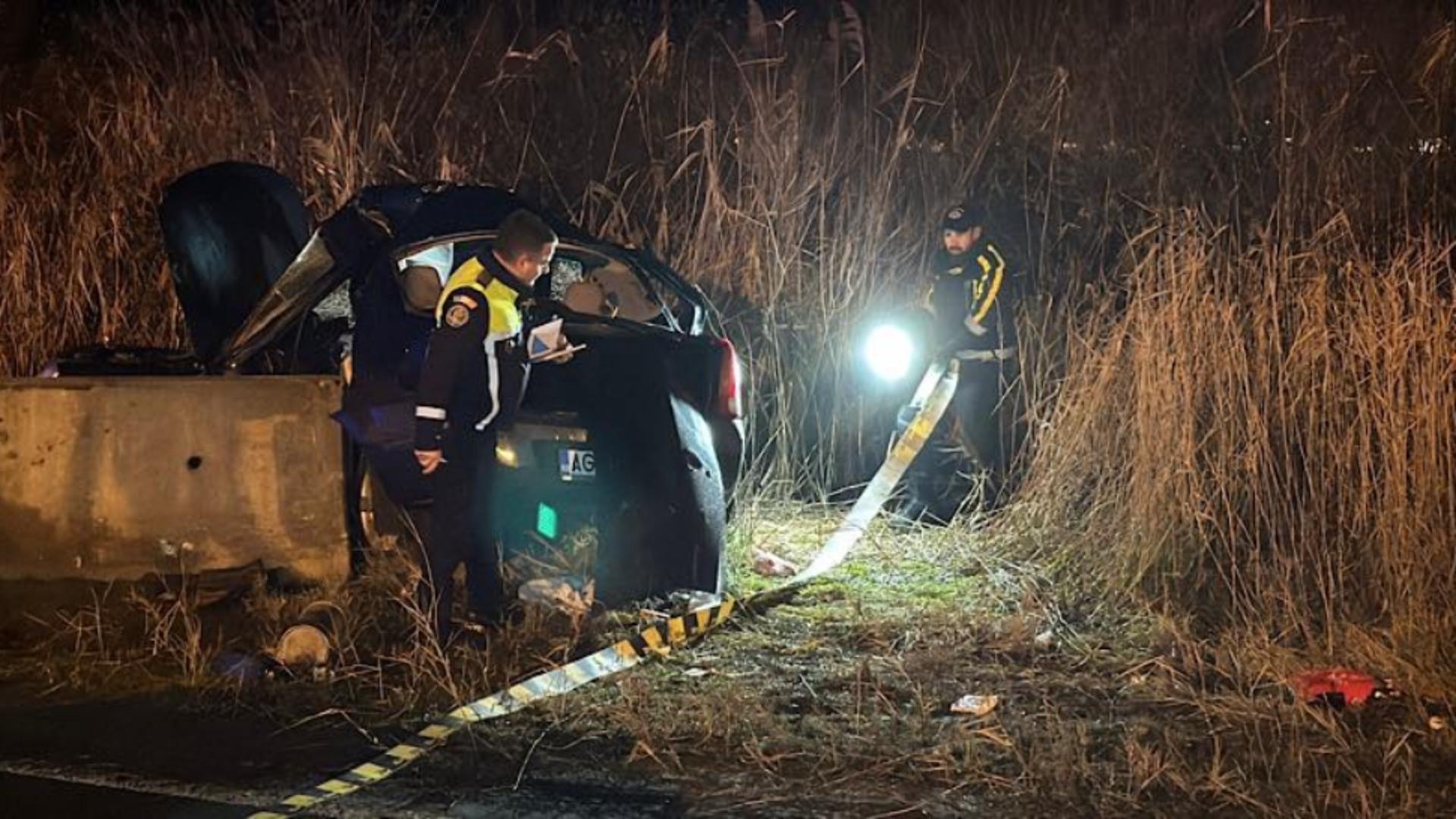 Sfârști tragic, pentru un argeșean de 22 de ani. A murit după ce s-a izbit cu mașina de un parapet de pe A1