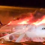VIDEO: Foc și panică pe pistă: Un avion cu 176 de oameni bord a fost cuprins de flăcări