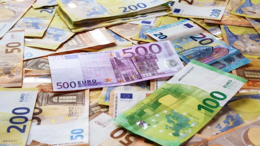 Curs BNR: Euro a ajuns la 4.97 de lei și continuă să crească