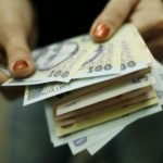 Anul Nou NU aduce vești bune pentru bugetari. Salariile sunt înghețate de la 1 ianuarie și dispar și alte beneficii