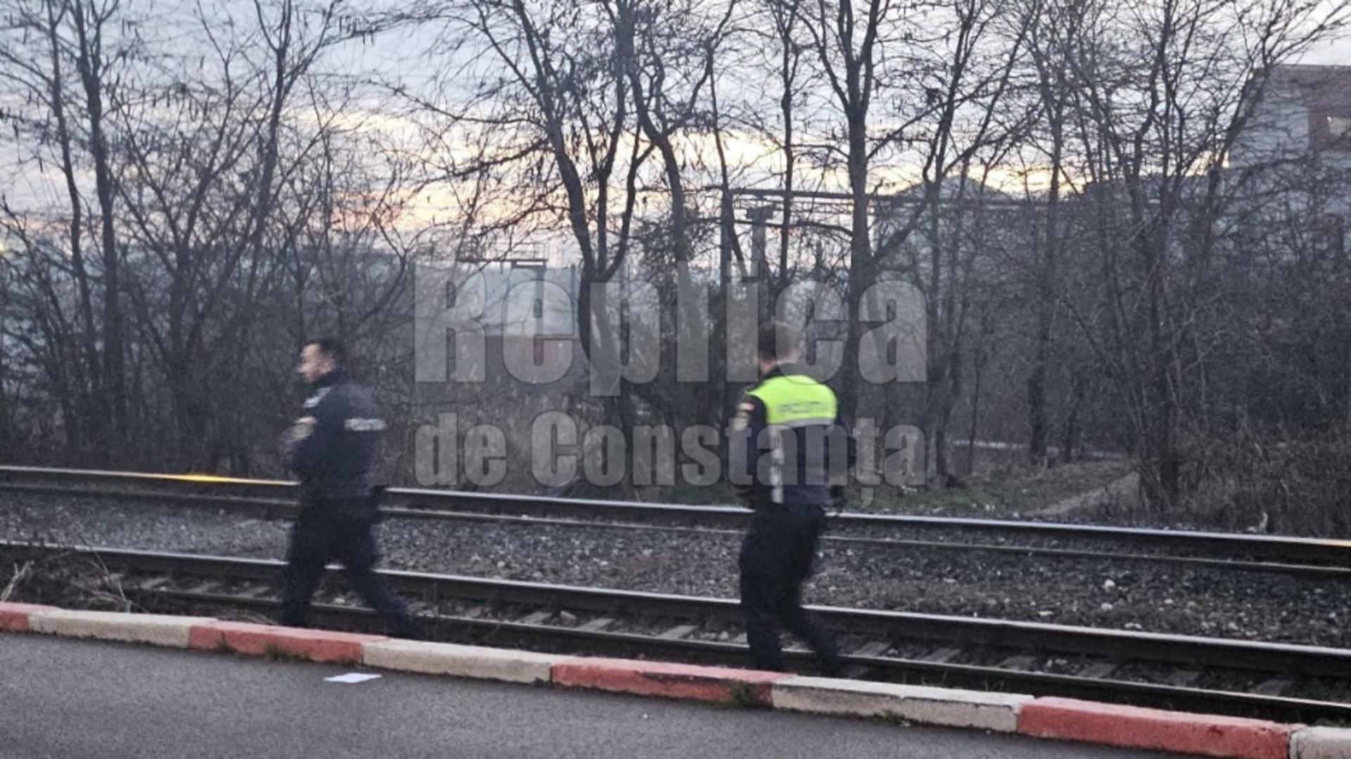 Incident hilar. Un bețiv s-a speriat și a căzut pe șinele trenului, după ce mecanicul de locomotivă l-a claxonat