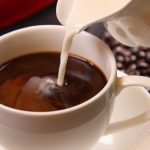 Condimentele perfecte pe care le poți adăuga în cafeaua de dimineață. Dau un plus de energie și un gust delicios