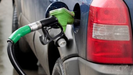 Motorina și benzina s-au scumpit de 4 ori de la începutul anului și până acum. Cât a ajuns să coste un plin de carburant