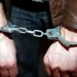 Doi bărbaţi, reținuți în dosarul polițiștilor agresați din Sintești. O a treia persoană este căutată în continuare