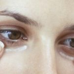 Soluții naturale pentru a scăpa de cearcăne. Remediile care vor reda prospețimea tenului și vor estompa pungile de sub ochi