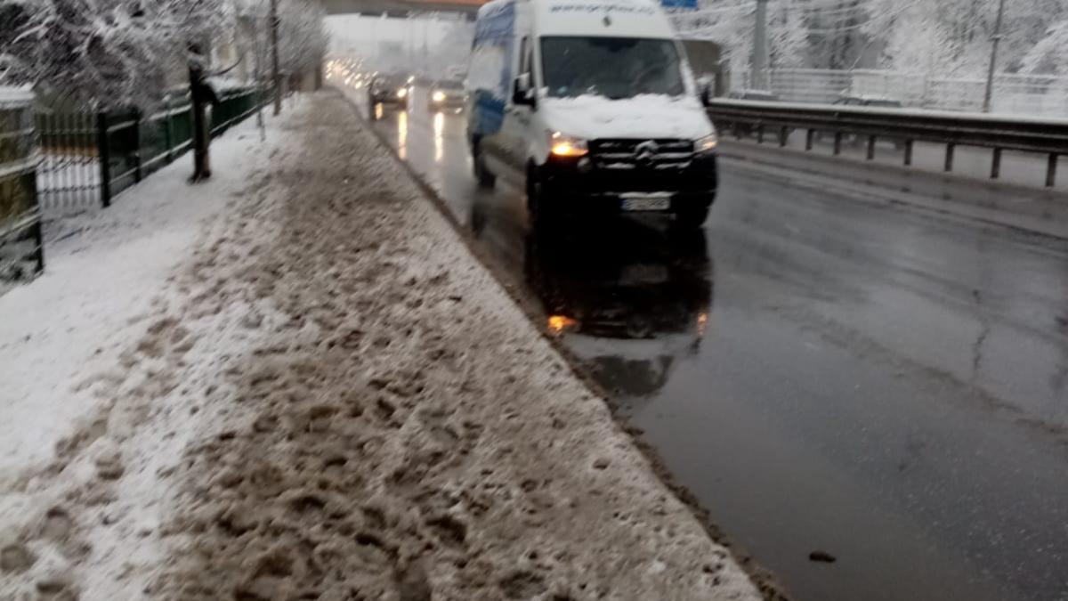 Lapoviță și risc de polei pe DN 2A, în Constanța