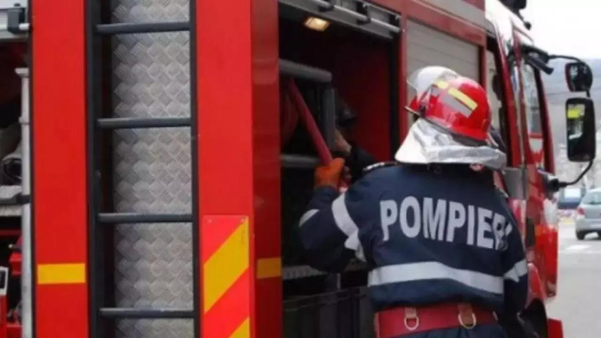 Incendiu într-o garsonieră din Slatina: 12 persoane, evacuate din bloc