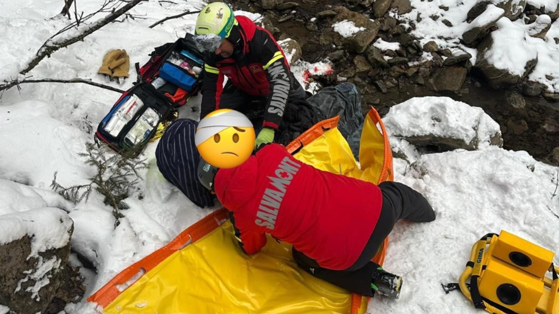 Un turist străin a fost rănit după ce a sărit cu un snowmobil în albia pârâului Azuga. Este în stare gravă la spital