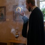 De ce se întrebuințează tămâia în cadrul slujbele religioase? Ce rol are această rășină. Explicația teologilor