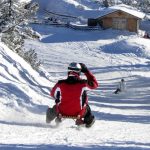 Tânără de 24 de ani, rănită la săniuș. Fata s-a lovit la cap după ce a căzut de pe sanie, în zona Bâlea Lac