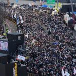 Soarta lui Yoon Suk Yeol atârnă de un fir de ață! Preşedintele sud-coreean va fi ARESTAT până pe 6 ianuarie. Proteste masive la Seul