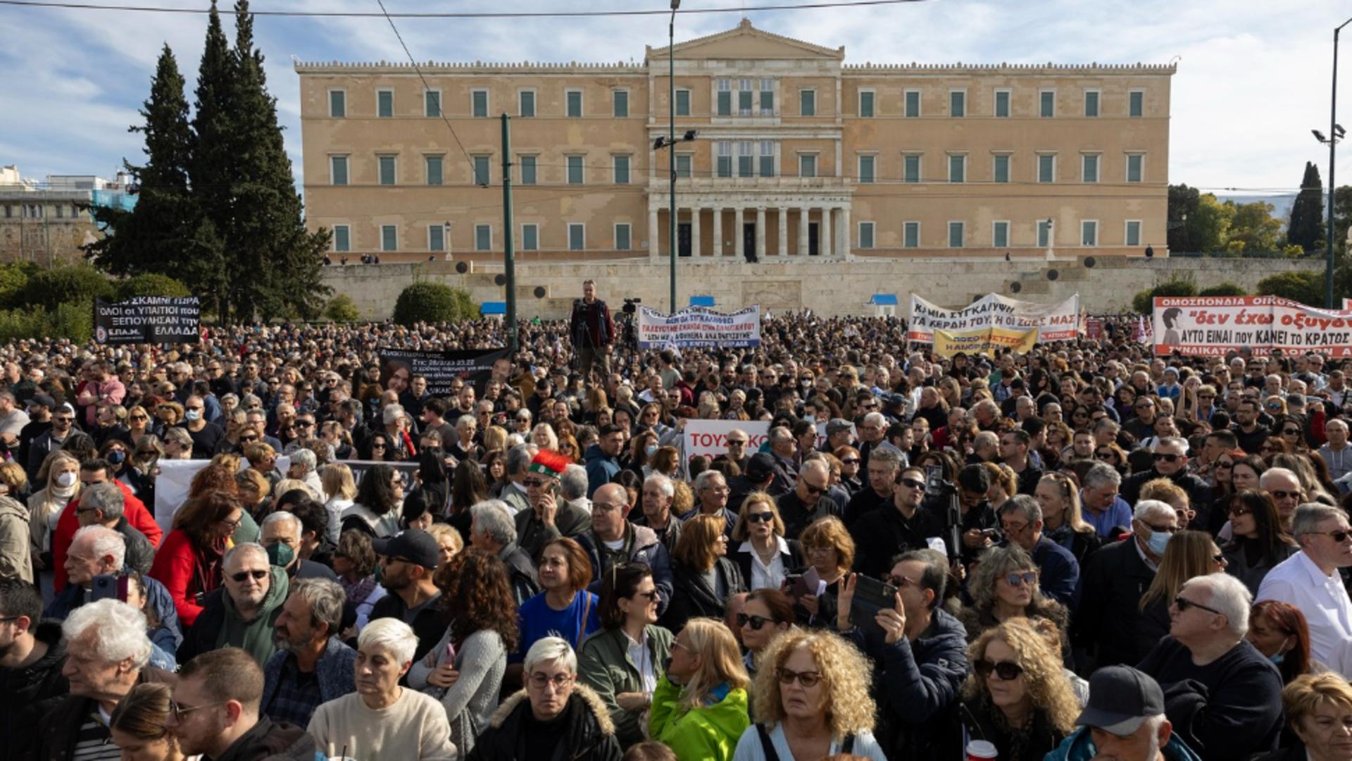 Grecia, cuprinsă de proteste. Zeci de mii de manifestanți cer ‘justiție’ pentru victimele catastrofei feroviare din februarie 2023