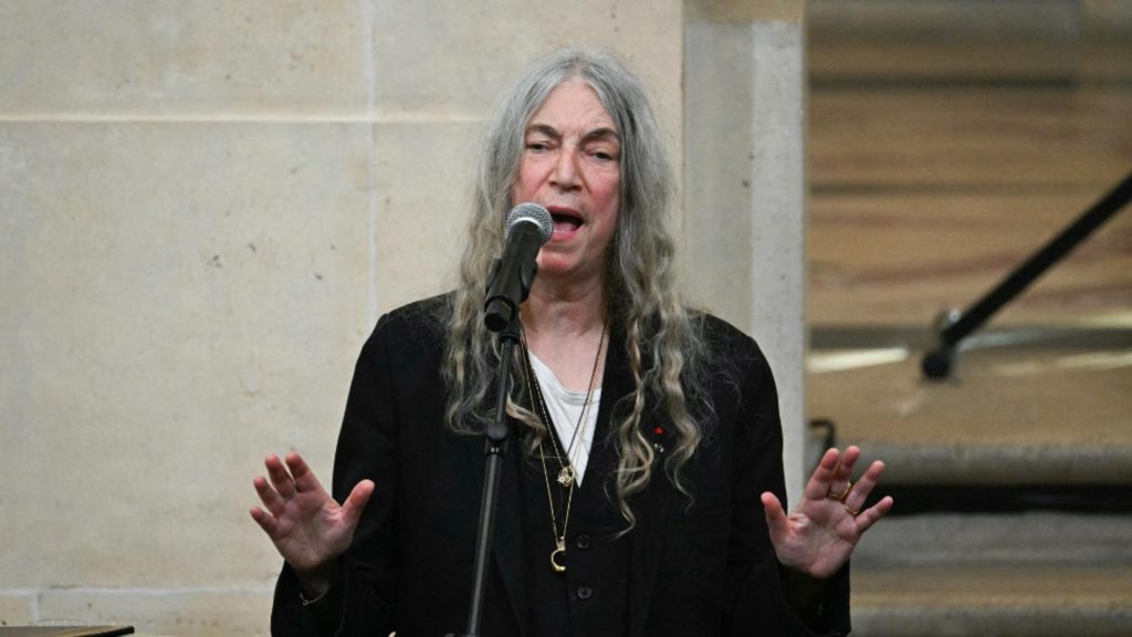 Patti Smith s-a prăbuşit în timpul unui concert în Brazilia după o migrenă de câteva zile