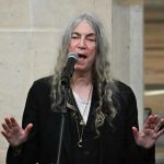 Patti Smith s-a prăbuşit în timpul unui concert în Brazilia după o migrenă de câteva zile