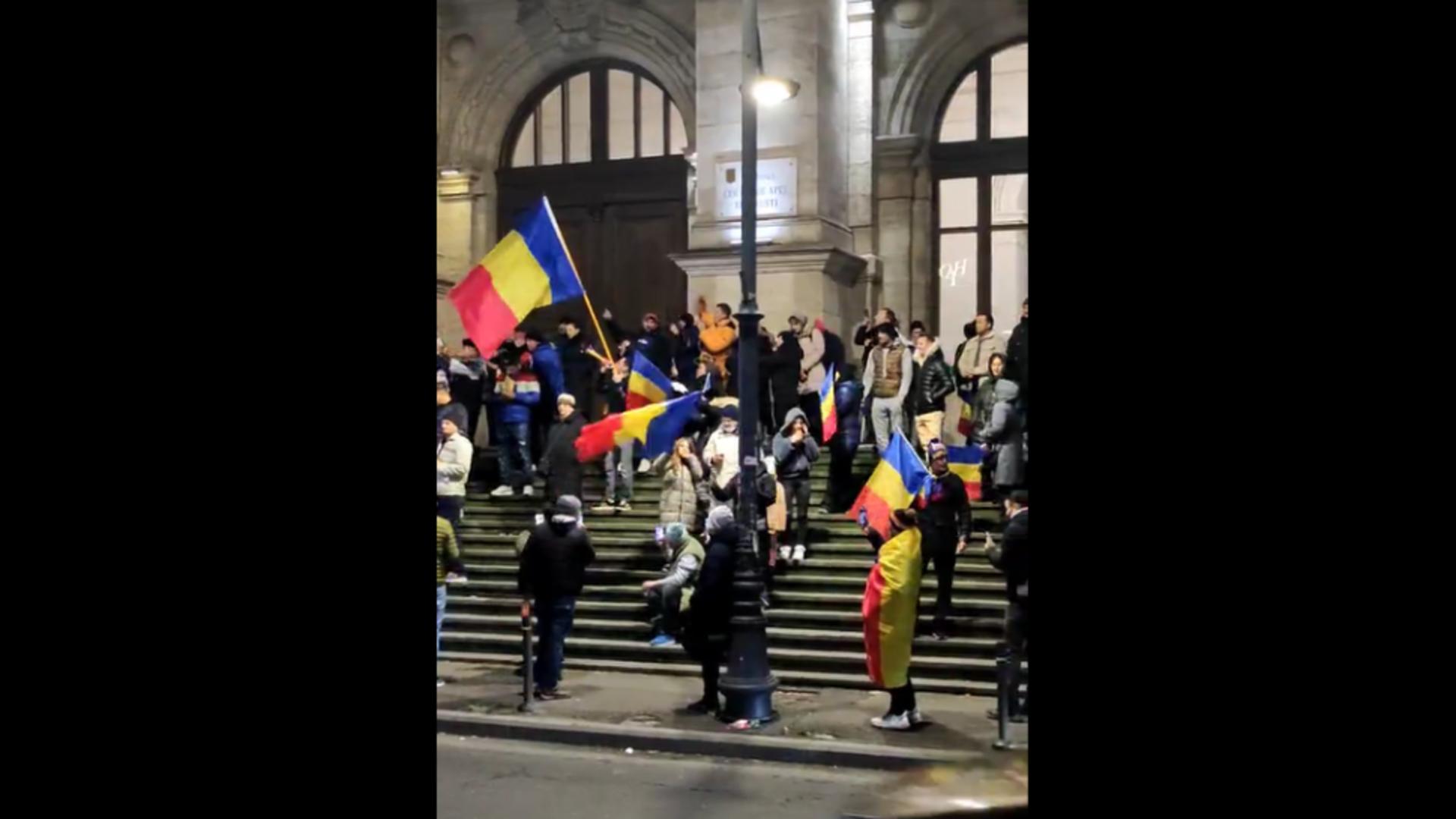 Nou protest la Curtea de Apel: Zeci de oameni cer „turul 2 înapoi” la un miting pentru susținerea lui Călin Georgescu