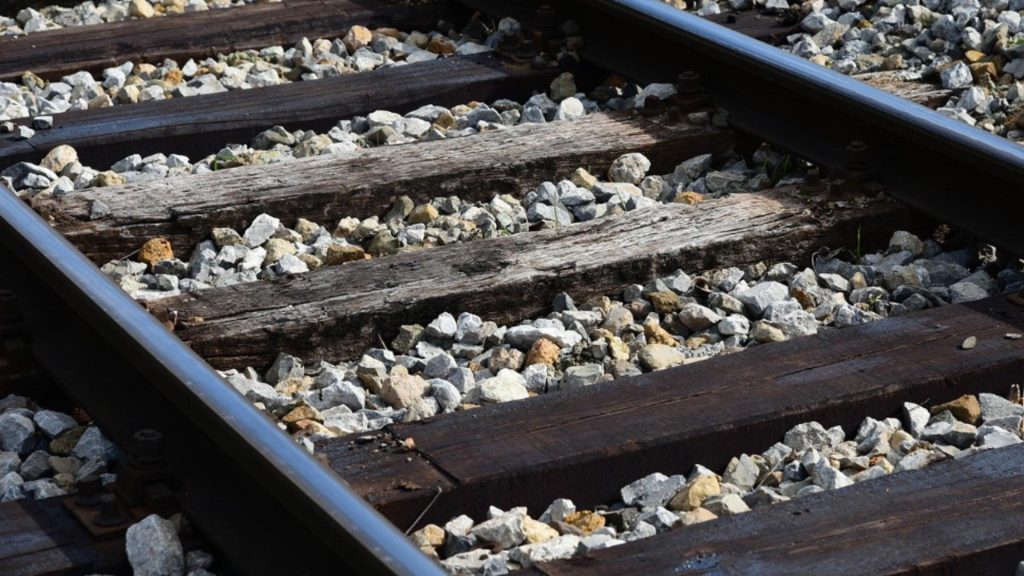 Maşină lovită de tren în judeţul Mureş: Cinci victime, dintre care una încarcerată