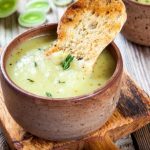 Rețeta pentru supa-cremă de praz, deliciul – medicament de nelipsit din dieta sezonului rece