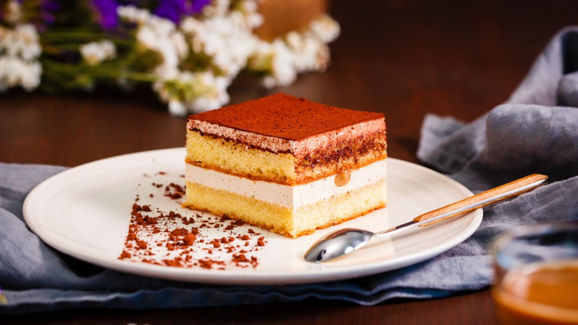 Prăjitură Tiramisu, o altfel de rețetă. Fină, cremoasă și cu un gust aparte. Care este ingredientul care face diferența