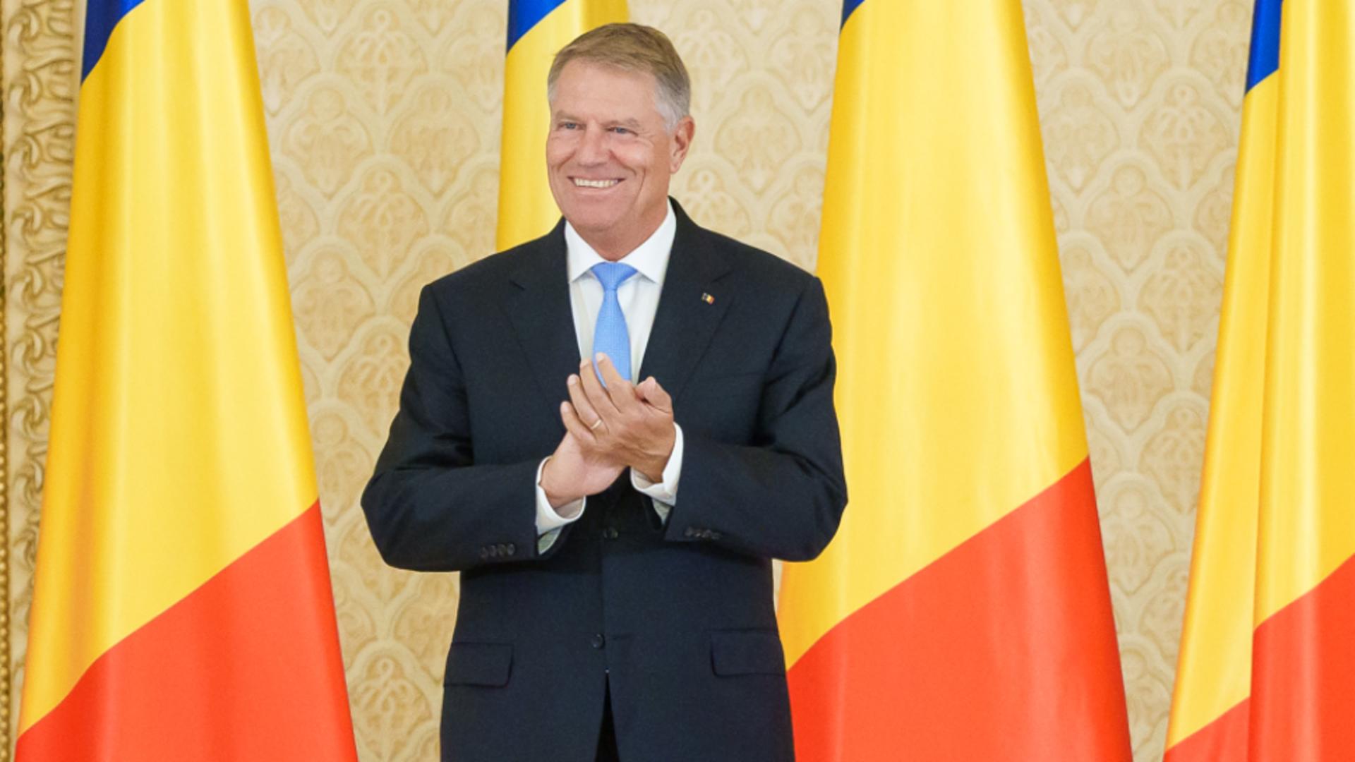 Președintele ilegitim plătește tributul celor care l-au ajutat la greu: Le dă ordinul „Steaua României” judecătorilor de la CCR