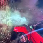 Tânăr salvat în ultimul moment după ce a intrat cu mașina într-un copac. Accident rutier pe DJ 601A